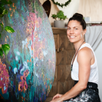 New Zealand female artist Hannah Jenson smiles happily